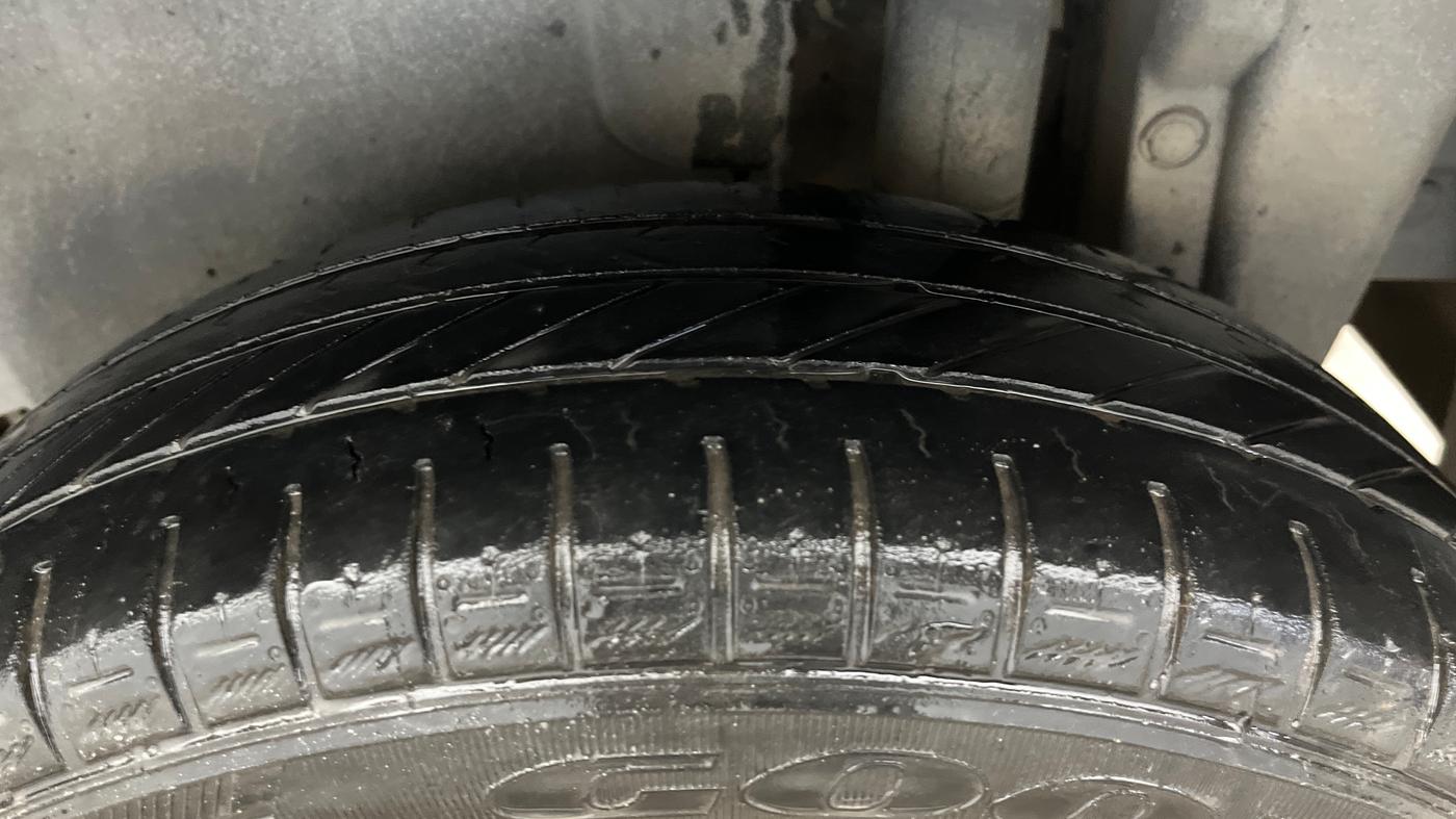 2014 Maruti Swift VDI, Diesel, Manual, 1,11,698 km, Left Rear Tyre Tread