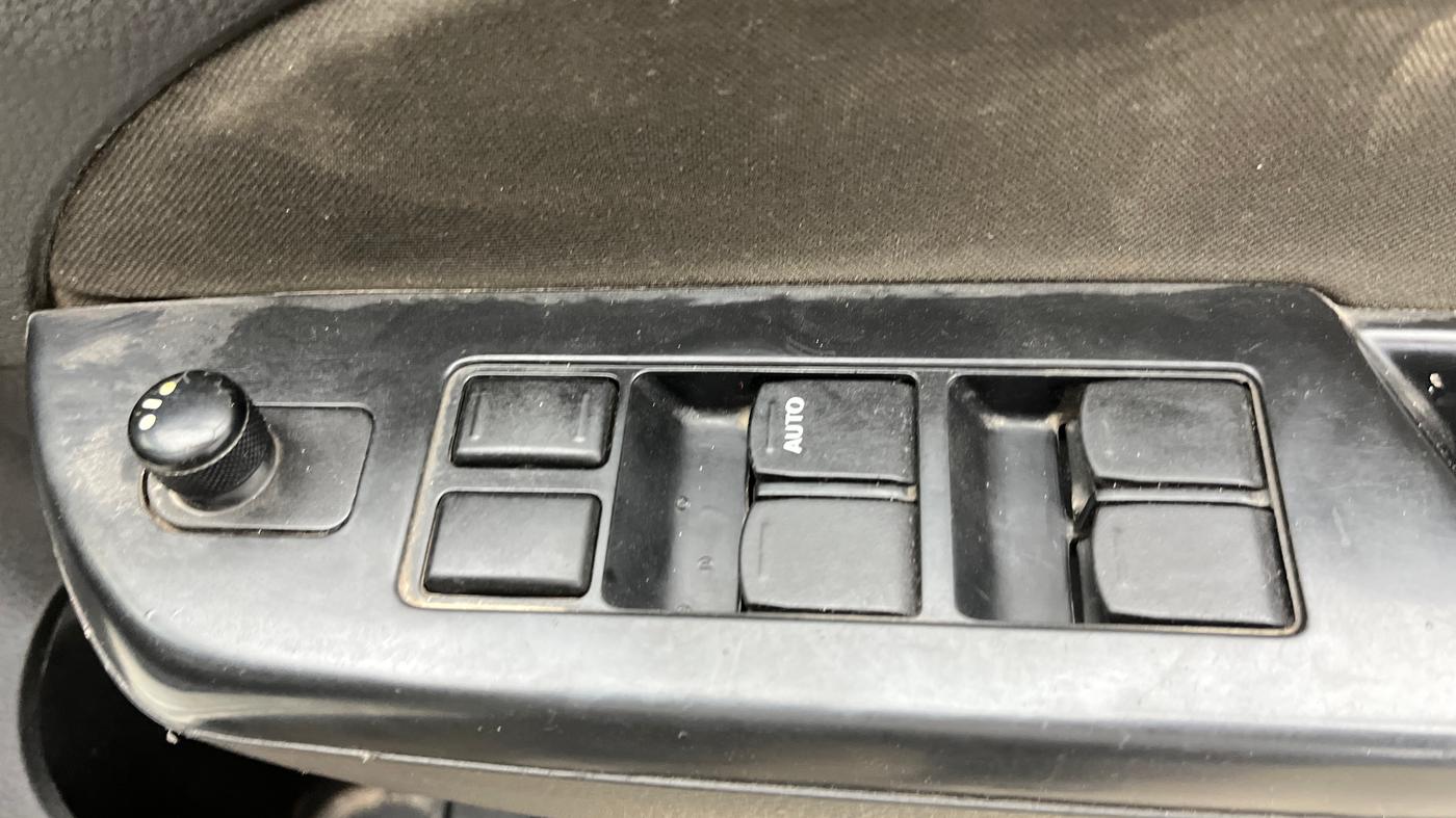 2014 Maruti Swift VDI, Diesel, Manual, 1,11,698 km, Driver Side Door Panels Control