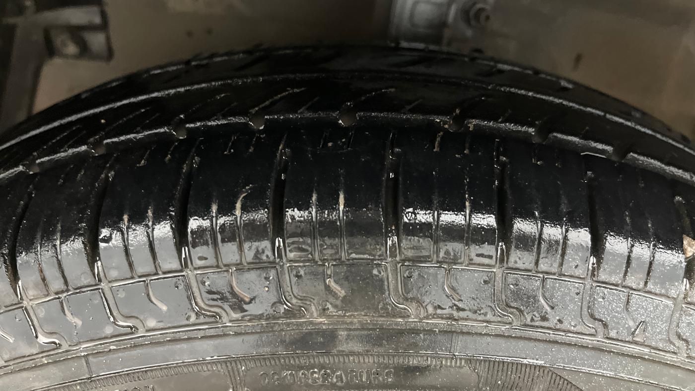 2014 Maruti Swift VDI, Diesel, Manual, 1,11,698 km, Left Front Tyre Tread