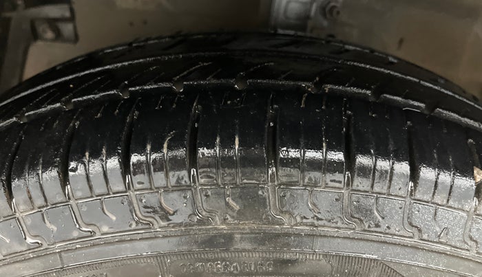2014 Maruti Swift VDI, Diesel, Manual, 1,11,566 km, Left Front Tyre Tread