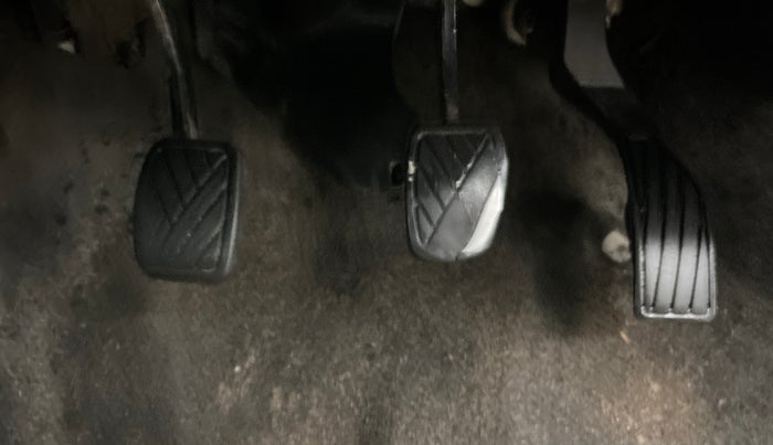 2014 Maruti Swift VDI, Diesel, Manual, 1,11,566 km, Pedals