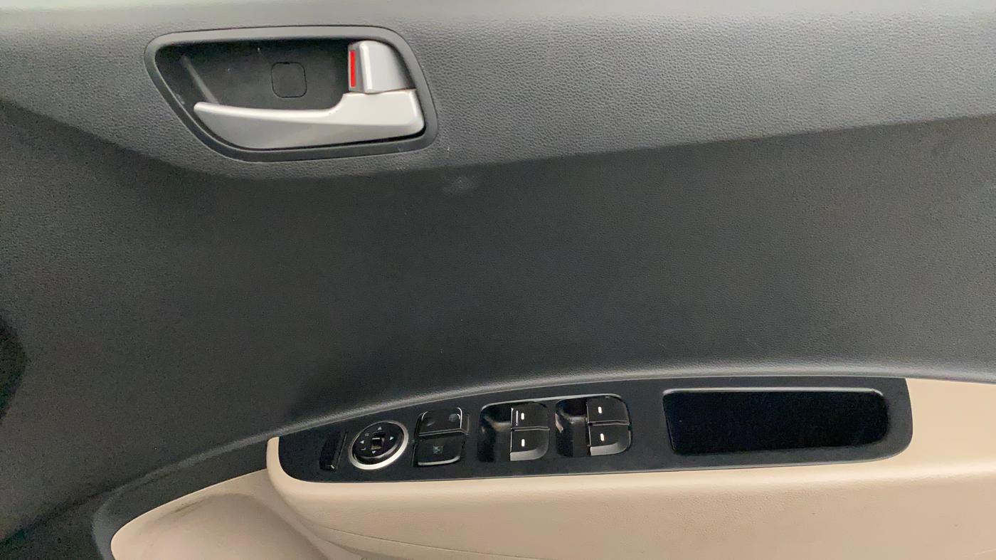 2018 Hyundai Grand i10 SPORTZ 1.2 KAPPA VTVT, Petrol, Manual, 1,12,798 km, Driver Side Door Panels Control