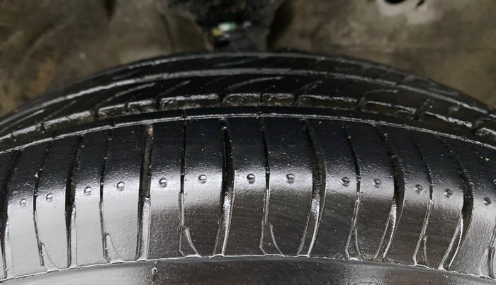 2013 Maruti Wagon R 1.0 VXI, Petrol, Manual, 44,186 km, Right Front Tyre Tread