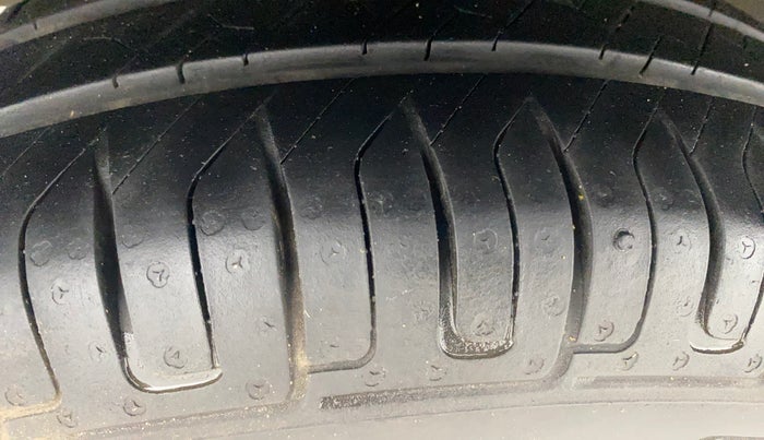 2016 Renault Kwid RXT 0.8, Petrol, Manual, 48,002 km, Right Rear Tyre Tread