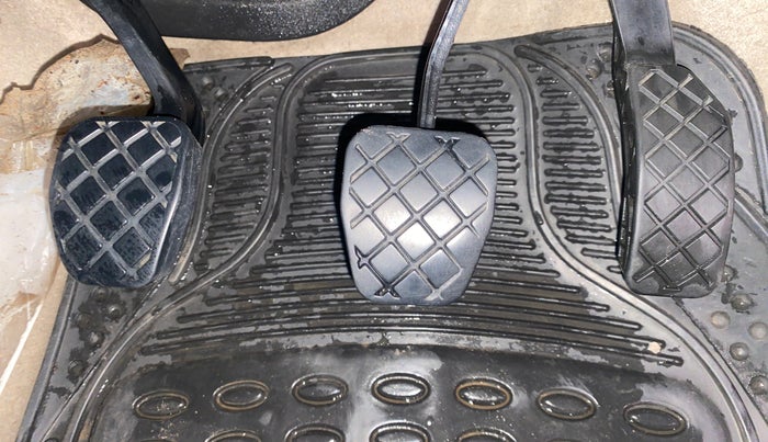 2013 Volkswagen Polo COMFORTLINE 1.2L PETROL, Petrol, Manual, 1,01,413 km, Pedals