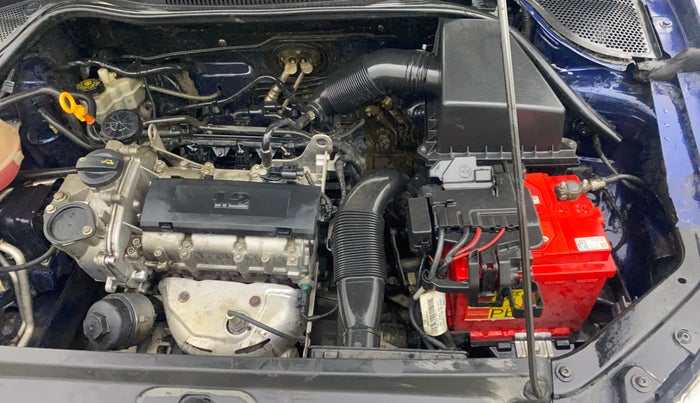 2013 Volkswagen Polo COMFORTLINE 1.2L PETROL, Petrol, Manual, 1,01,413 km, Engine View - Left