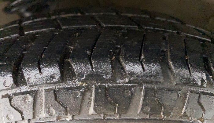 2017 Maruti Alto 800 LXI, Petrol, Manual, 25,308 km, Left Front Tyre Tread