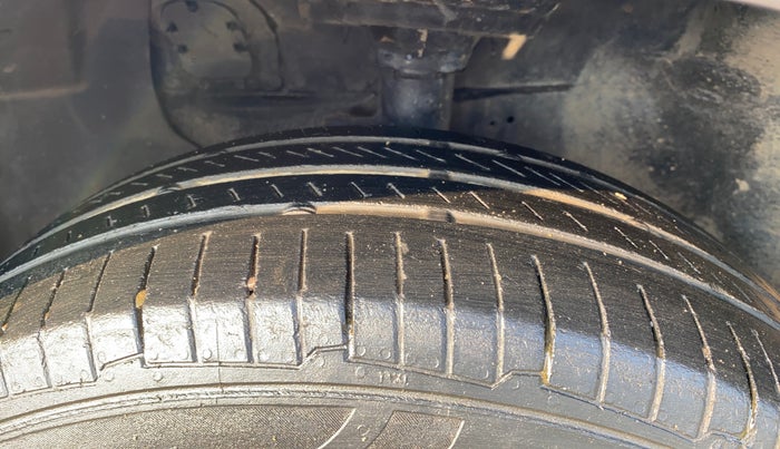2015 Hyundai Elite i20 MAGNA 1.2, Petrol, Manual, 67,309 km, Left Front Tyre Tread