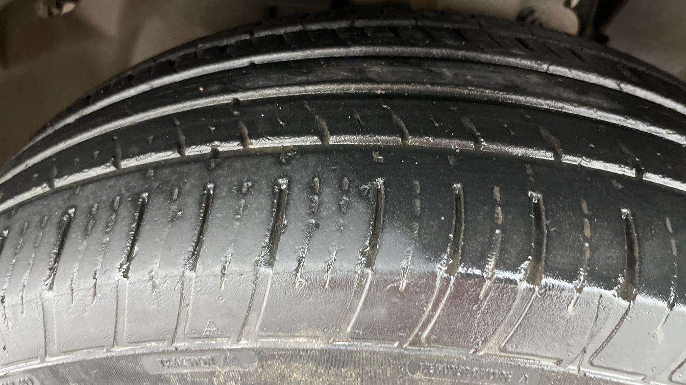 2021 Tata Harrier XZA PLUS 2.0L DUAL TONE, Diesel, Automatic, 53,205 km, Left Front Tyre Tread