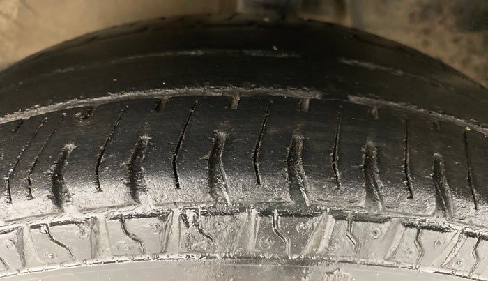 2014 Maruti Alto 800 LXI, Petrol, Manual, 42,535 km, Left Front Tyre Tread