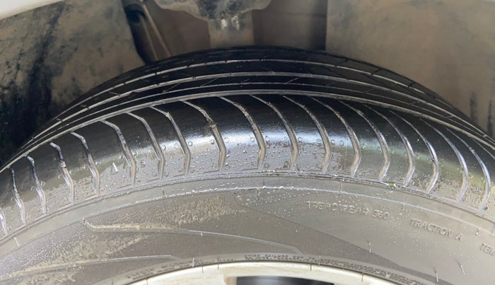 2022 Skoda KUSHAQ AMBITION 1.0L TSI MT, Petrol, Manual, 16,171 km, Right Front Tyre Tread