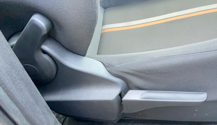 2022 Skoda KUSHAQ AMBITION 1.0L TSI MT, Petrol, Manual, 16,171 km, Driver Side Adjustment Panel