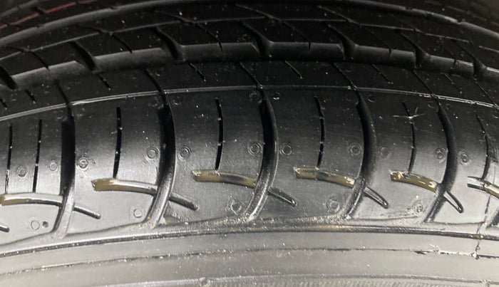 2013 Honda Brio S MT, Petrol, Manual, 57,028 km, Right Front Tyre Tread