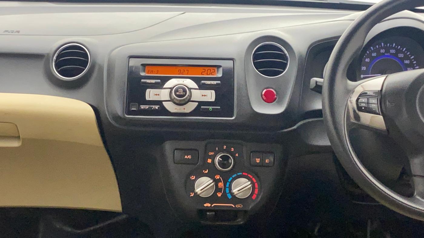 2015 Honda Brio VX MT, Petrol, Manual, 55,918 km, Air Conditioner