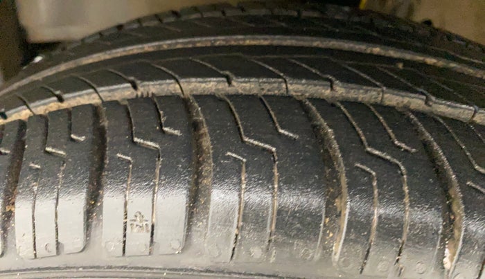 2015 Honda Brio VX MT, Petrol, Manual, 55,918 km, Left Front Tyre Tread