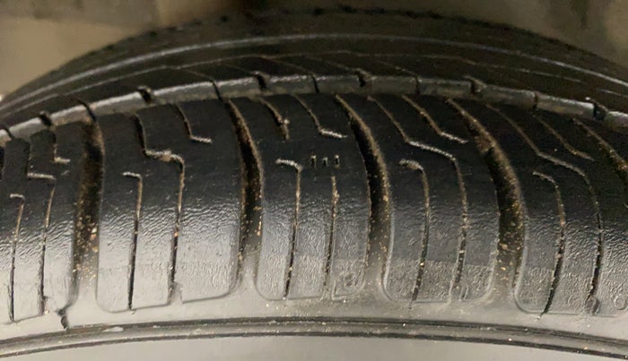 2015 Honda Brio VX MT, Petrol, Manual, 55,918 km, Right Rear Tyre Tread