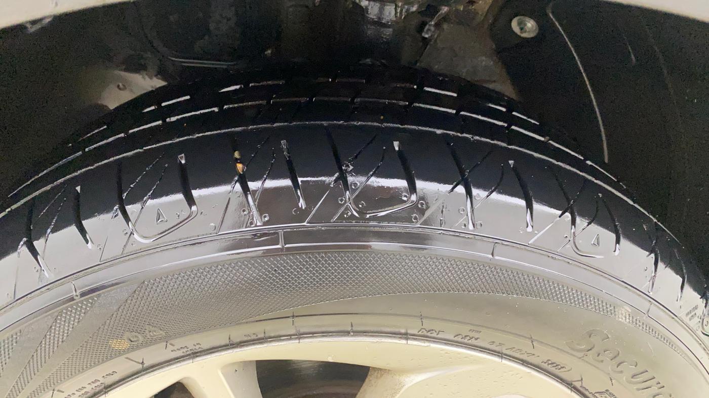 2017 Hyundai Tucson 2WD MT DIESEL, Diesel, Manual, 1,03,829 km, Left Front Tyre Tread