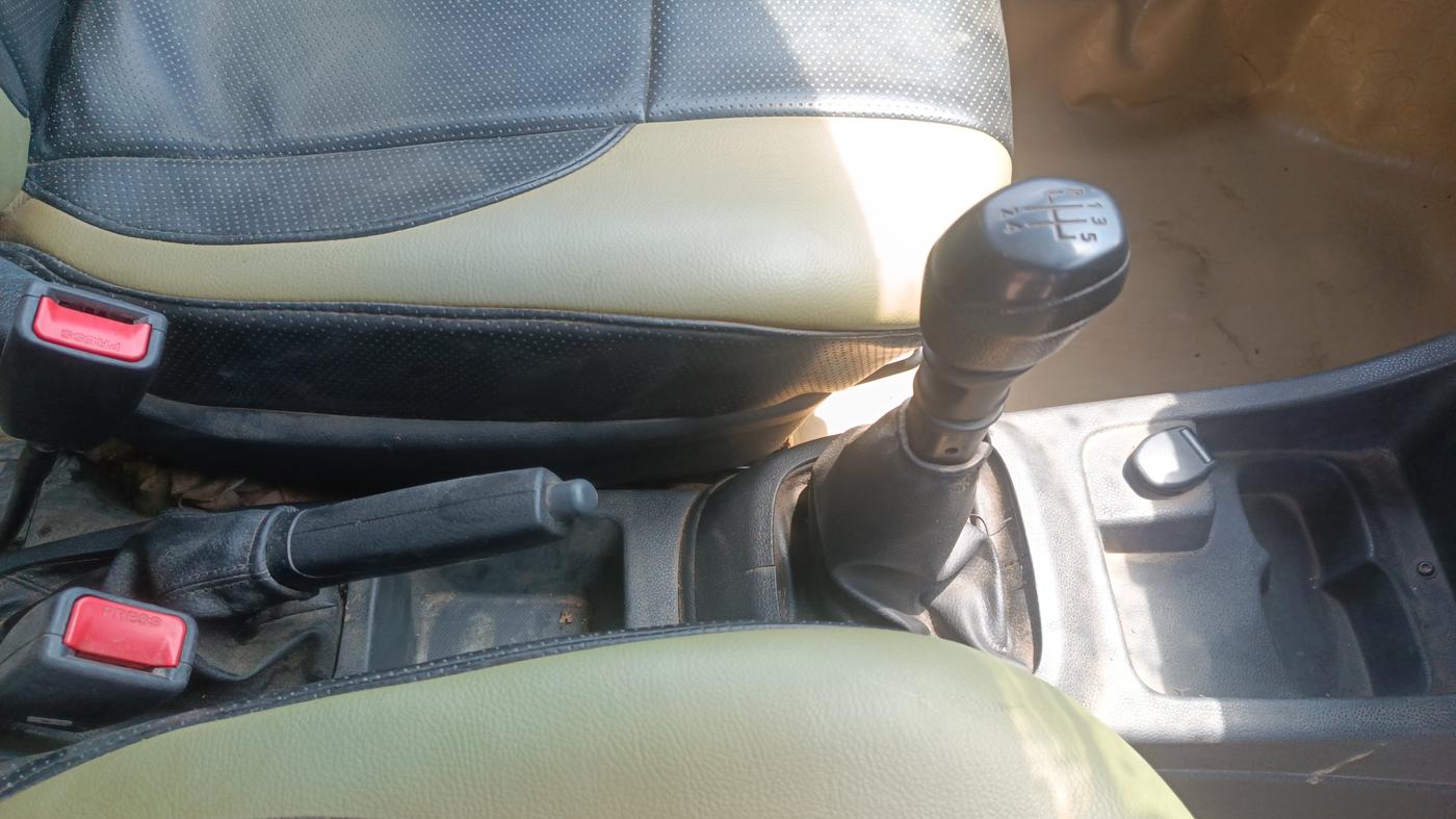 2016 Renault Kwid RXT 0.8 (O), Petrol, Manual, 81,783 km, Gear Lever