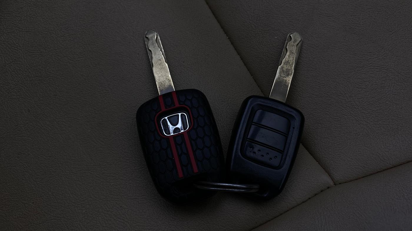 2015 Honda Jazz 1.5L I-DTEC VX, Diesel, Manual, 1,41,872 km, Key Close Up