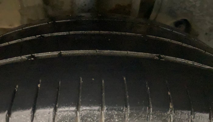 2016 Tata Tiago XZ PETROL, Petrol, Manual, 97,079 km, Right Rear Tyre Tread