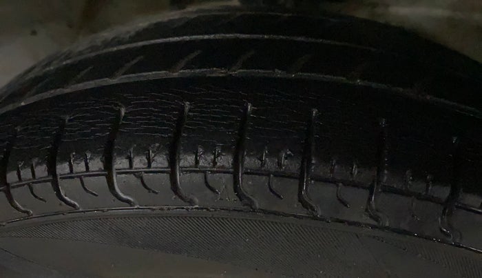 2017 Maruti Alto 800 LXI, Petrol, Manual, 42,287 km, Right Front Tyre Tread