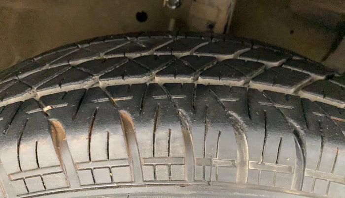 2013 Maruti Swift Dzire VXI, Petrol, Manual, 60,540 km, Right Front Tyre Tread