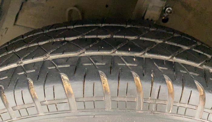 2013 Maruti Swift Dzire VXI, Petrol, Manual, 60,540 km, Left Front Tyre Tread