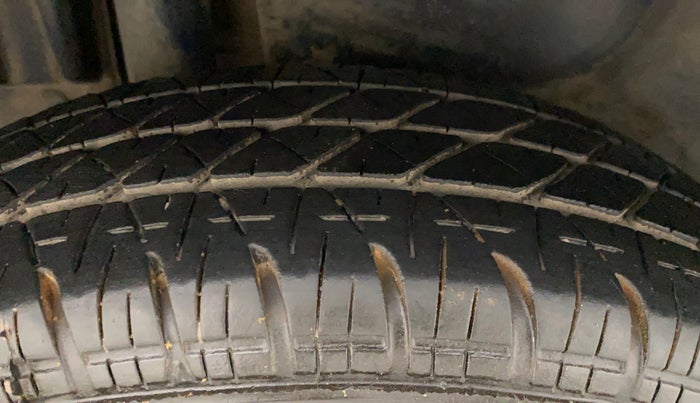 2013 Maruti Swift Dzire VXI, Petrol, Manual, 60,540 km, Right Rear Tyre Tread