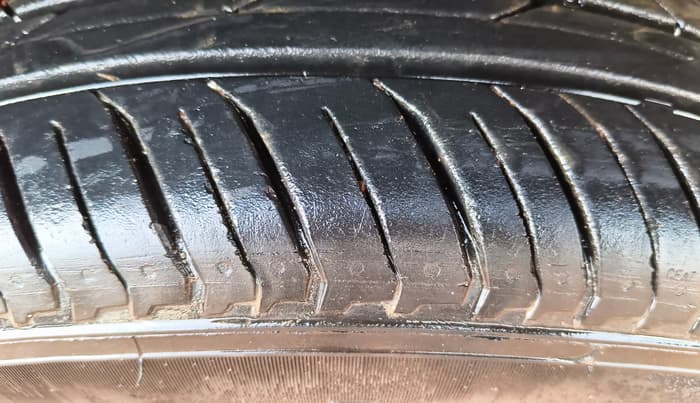 2024 Renault Kiger RXZ TURBO CVT, Petrol, Automatic, 10,549 km, Right Rear Tyre Tread