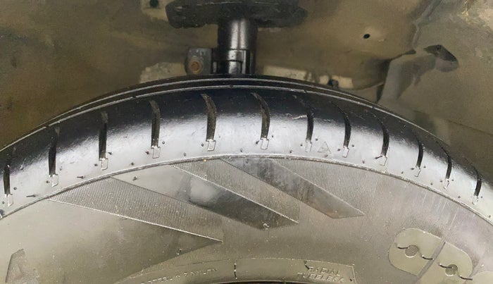 2017 Maruti Swift Dzire VXI (O), Petrol, Manual, 93,016 km, Right Front Tyre Tread