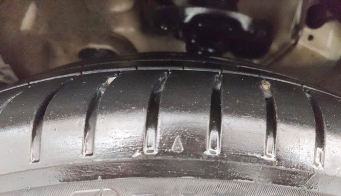 2022 KIA SELTOS HTE 1.5 DIESEL, Diesel, Manual, 76,662 km, Left Front Tyre Tread