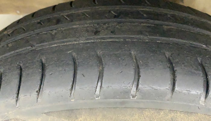 2018 Maruti Wagon R 1.0 LXI CNG, CNG, Manual, 85,225 km, Left Front Tyre Tread