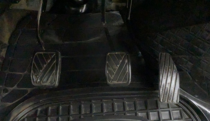 2018 Maruti Wagon R 1.0 LXI CNG, CNG, Manual, 85,225 km, Pedals