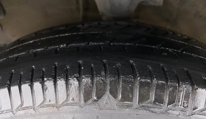 2011 Hyundai i10 MAGNA 1.2 KAPPA2, Petrol, Manual, 48,118 km, Left Front Tyre Tread