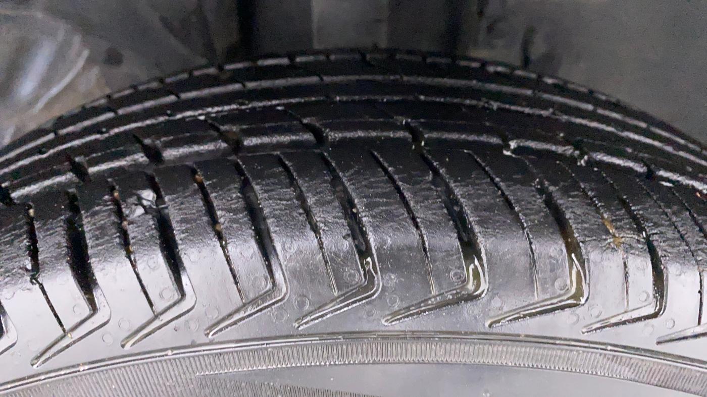 2018 Renault Kwid RXT, Petrol, Manual, 15,488 km, Right Front Tyre Tread