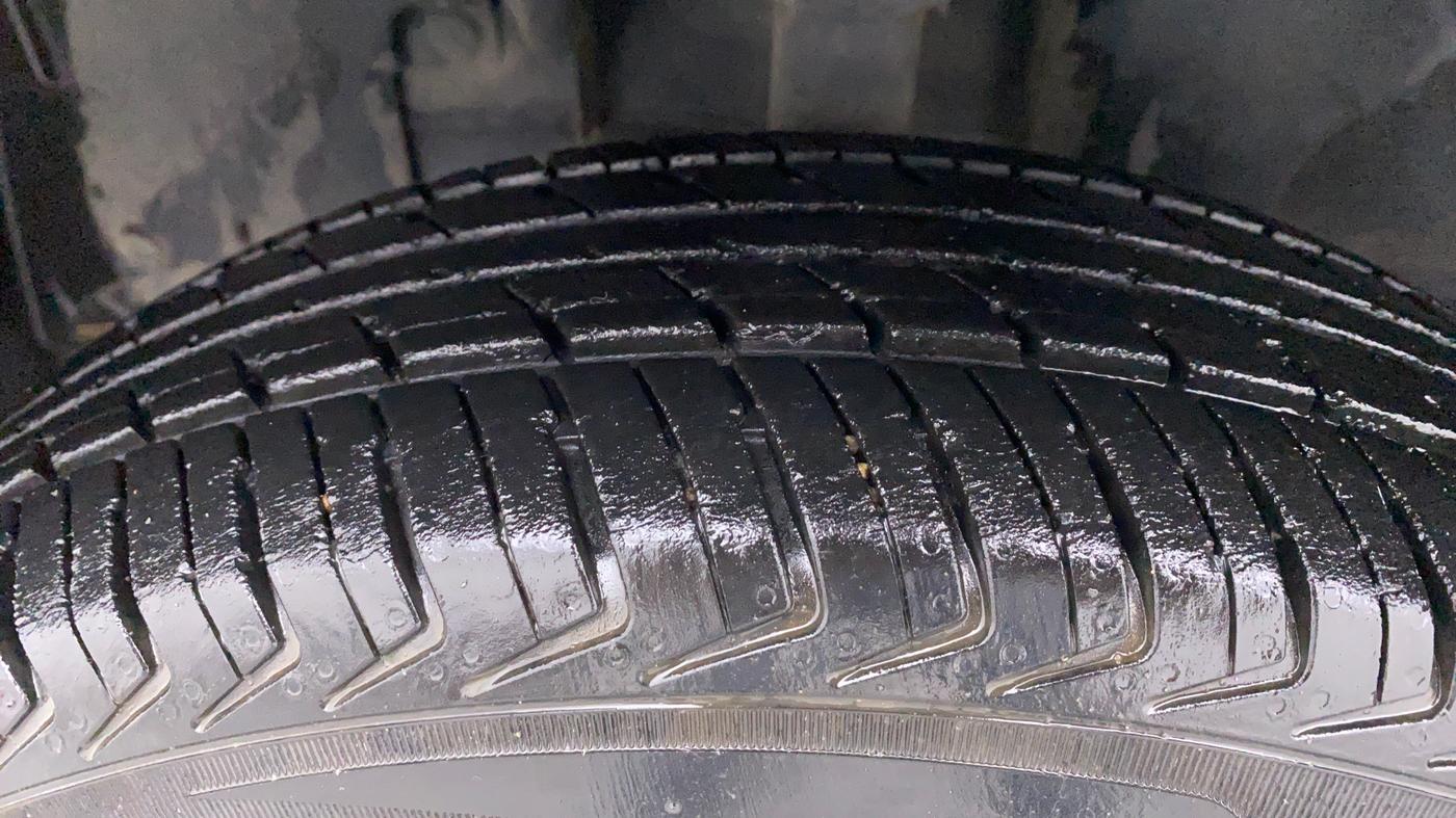 2018 Renault Kwid RXT, Petrol, Manual, 15,488 km, Left Front Tyre Tread