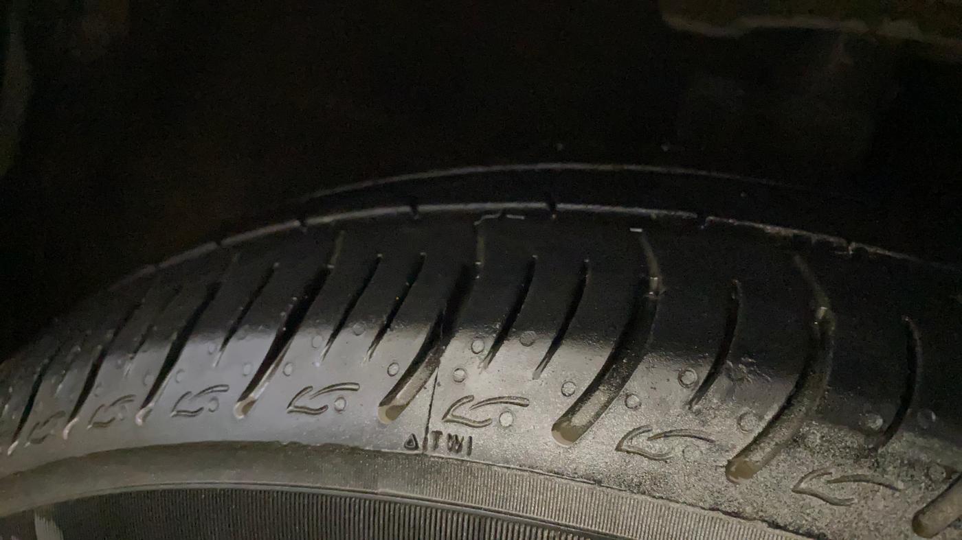 2015 Maruti Ertiga VXI, Petrol, Manual, 51,496 km, Right Front Tyre Tread