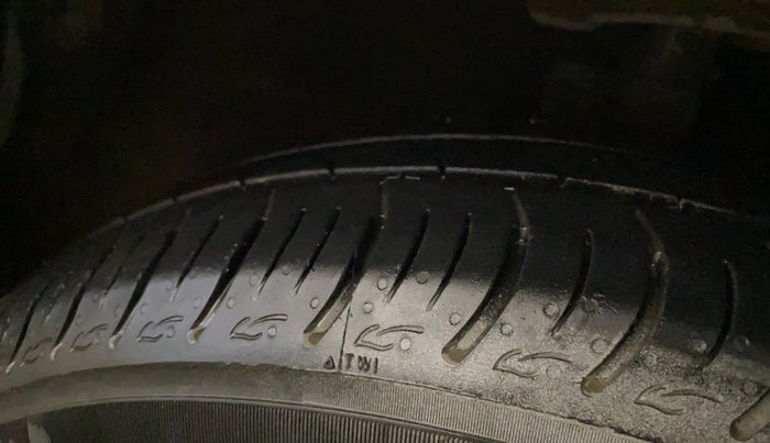 2015 Maruti Ertiga VXI, Petrol, Manual, 51,496 km, Right Front Tyre Tread