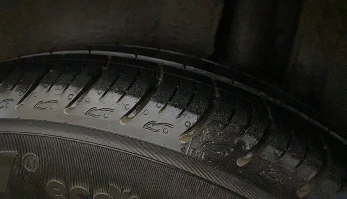 2015 Maruti Ertiga VXI, Petrol, Manual, 51,496 km, Left Rear Tyre Tread