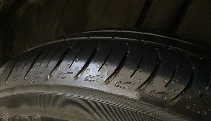 2015 Maruti Ertiga VXI, Petrol, Manual, 51,496 km, Right Rear Tyre Tread