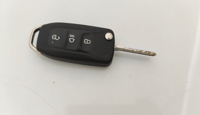 2018 Tata TIAGO NRG PETROL, Petrol, Manual, 66,998 km, Key Close Up