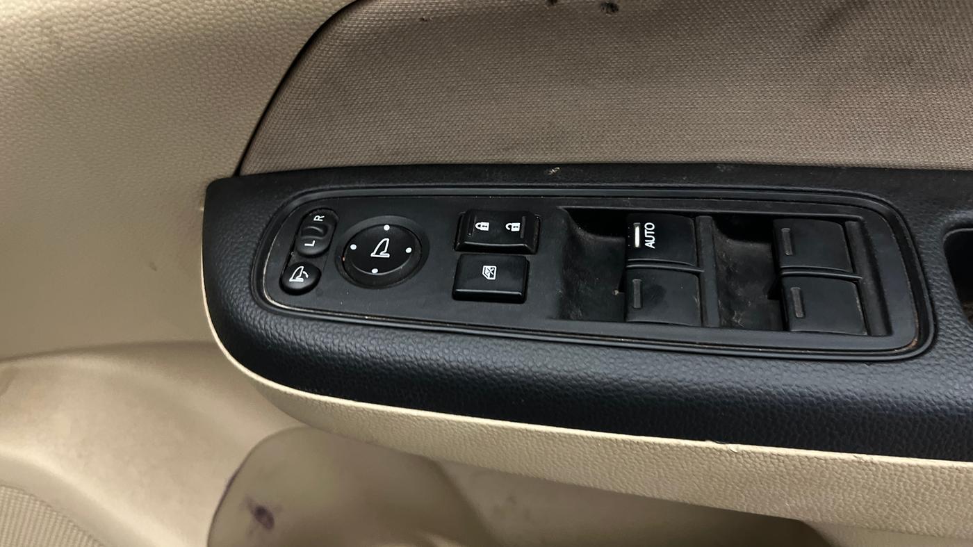2023 Honda Amaze 1.2L I-VTEC VX CVT, Petrol, Automatic, 22,451 km, Driver Side Door Panels Control