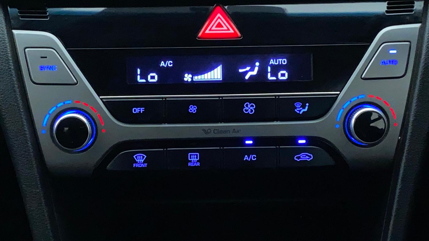 2017 Hyundai New Elantra 2.0 SX MT PETROL, Petrol, Manual, 1,15,669 km, Automatic Climate Control