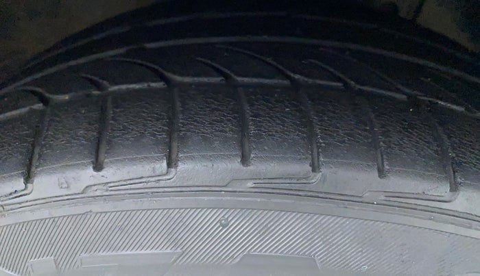 2017 Hyundai New Elantra 2.0 SX MT PETROL, Petrol, Manual, 1,15,669 km, Right Front Tyre Tread