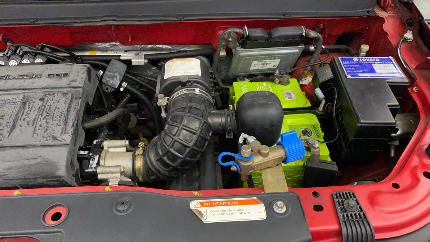 2018 Mahindra KUV 100 NXT K2 P 6 STR, CNG, Manual, 17,136 km, Engine View - Left