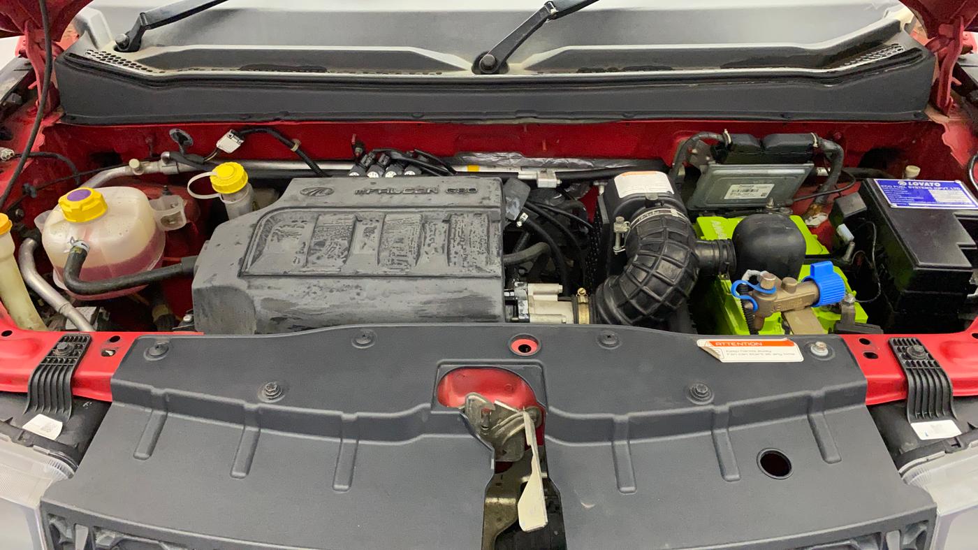2018 Mahindra KUV 100 NXT K2 P 6 STR, CNG, Manual, 17,136 km, Engine View