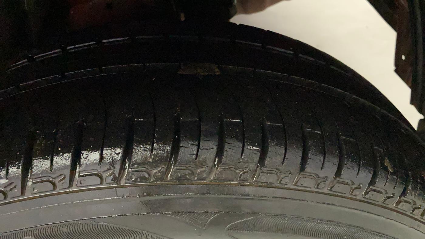 2018 Mahindra KUV 100 NXT K2 P 6 STR, CNG, Manual, 17,136 km, Left Rear Tyre Tread