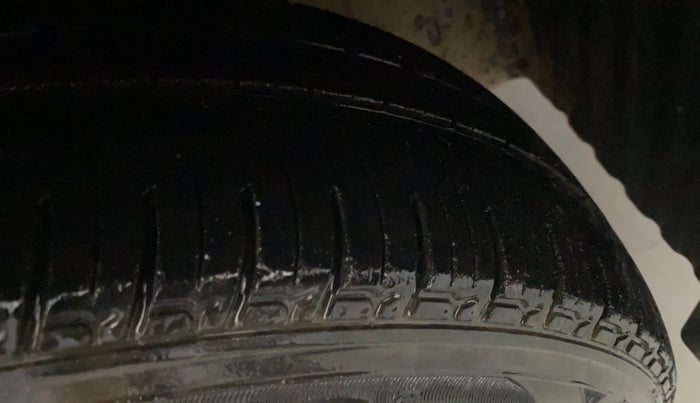 2018 Mahindra KUV 100 NXT K2 P 6 STR, CNG, Manual, 17,112 km, Right Front Tyre Tread