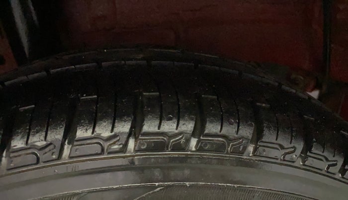 2018 Mahindra KUV 100 NXT K2 P 6 STR, CNG, Manual, 17,112 km, Right Rear Tyre Tread