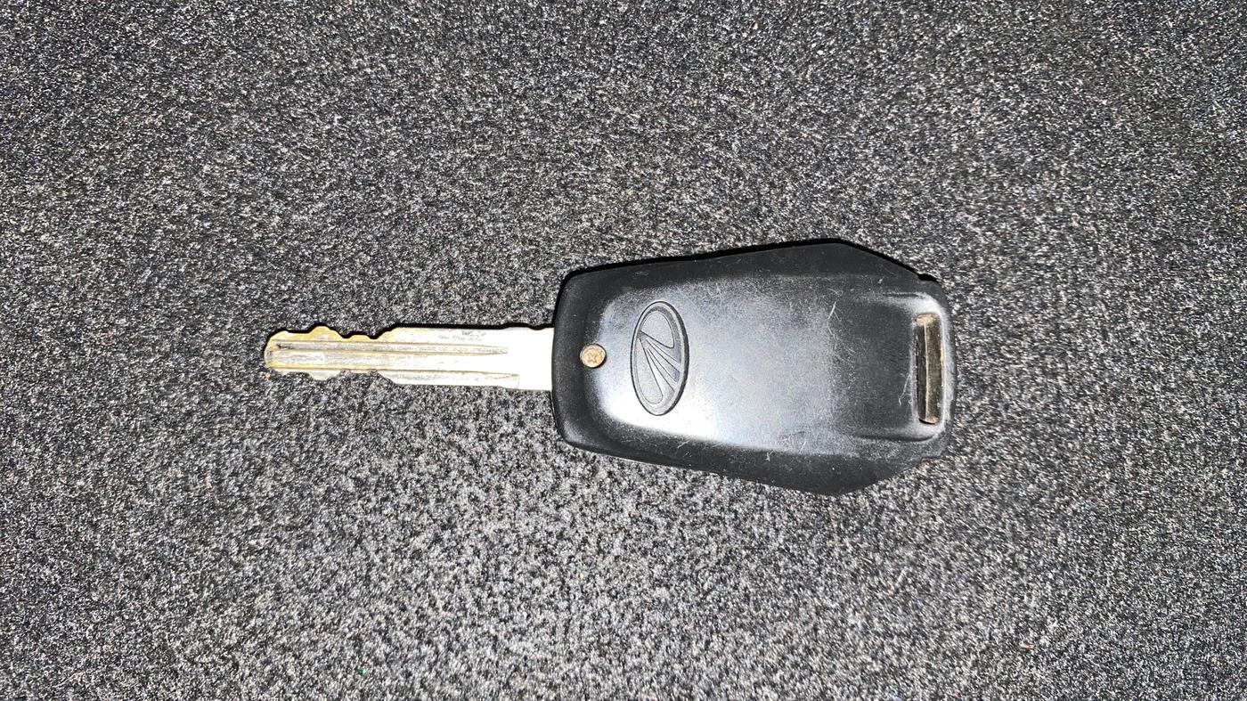 2018 Mahindra KUV 100 NXT K2 P 6 STR, CNG, Manual, 17,136 km, Key Close Up